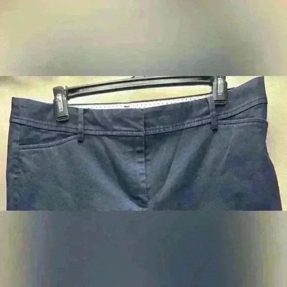 TALBOT’S PERFECT SHORTS SIZE 12 PETITE IN GENTLY USED CONDITION - Picture 2 of 5